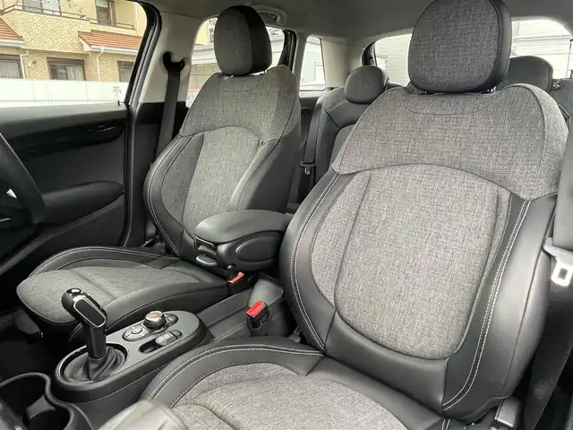 ＭＩＮＩ ミニ クーパー クラシックトリム 静岡県 2021(令3)年 0.3万km MINI Yoursエニグマティックブラック クラシックトリム/インテリジェントセーフティ 衝突軽減ブレーキ/アクティブクルーズコントロール/MINIApp対応ディスプレイオーディオ Bluetooth CarPlay/バックカメラ/ハーフレザーシート シートヒーター /MINIドライビングMODE/パーキング電子ブレーキ/リヤパークディスタンス /コンフォートアクセス/ETC