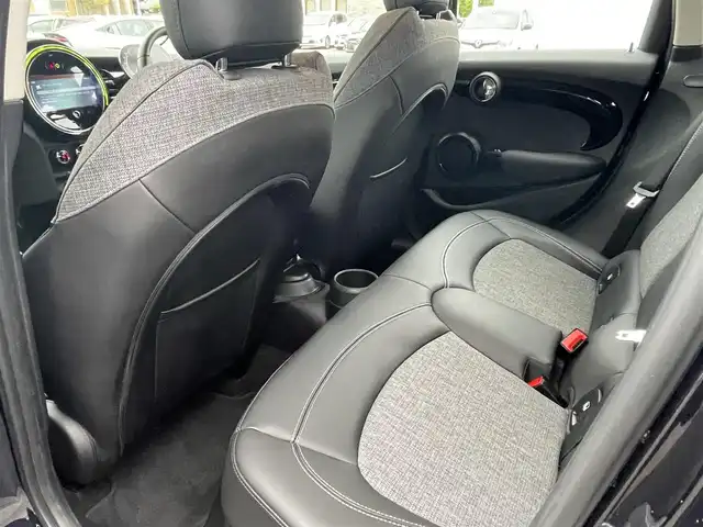 ＭＩＮＩ ミニ クーパー クラシックトリム 静岡県 2021(令3)年 0.3万km MINI Yoursエニグマティックブラック クラシックトリム/インテリジェントセーフティ 衝突軽減ブレーキ/アクティブクルーズコントロール/MINIApp対応ディスプレイオーディオ Bluetooth CarPlay/バックカメラ/ハーフレザーシート シートヒーター /MINIドライビングMODE/パーキング電子ブレーキ/リヤパークディスタンス /コンフォートアクセス/ETC
