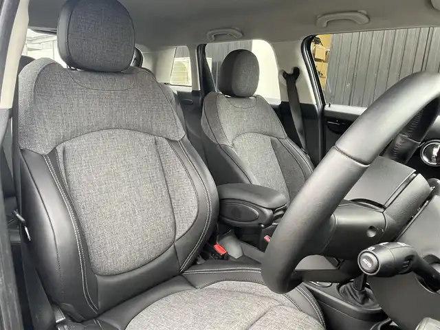 ＭＩＮＩ ミニ クーパー クラシックトリム 静岡県 2021(令3)年 0.3万km MINI Yoursエニグマティックブラック クラシックトリム/インテリジェントセーフティ 衝突軽減ブレーキ/アクティブクルーズコントロール/MINIApp対応ディスプレイオーディオ Bluetooth CarPlay/バックカメラ/ハーフレザーシート シートヒーター /MINIドライビングMODE/パーキング電子ブレーキ/リヤパークディスタンス /コンフォートアクセス/ETC