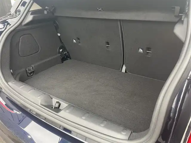 ＭＩＮＩ ミニ クーパー クラシックトリム 静岡県 2021(令3)年 0.3万km MINI Yoursエニグマティックブラック クラシックトリム/インテリジェントセーフティ 衝突軽減ブレーキ/アクティブクルーズコントロール/MINIApp対応ディスプレイオーディオ Bluetooth CarPlay/バックカメラ/ハーフレザーシート シートヒーター /MINIドライビングMODE/パーキング電子ブレーキ/リヤパークディスタンス /コンフォートアクセス/ETC