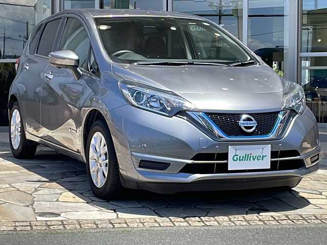 日産 ノート e－パワー X Vセレクション 静岡県 2020(令2)年 1.9万km グレー 社外ナビ/・ストラーダナビ/・CD/・DVD/・Bluetooth/・AM/・FM/主要装備/・全方位カメラ/・衝突軽減ブレーキ/・横滑り防止/・ETC/・LEDヘッドライト/・レーンキープアシスト/・プッシュスタート/・コーナーセンサー/・オートライト/・純正アルミホイール