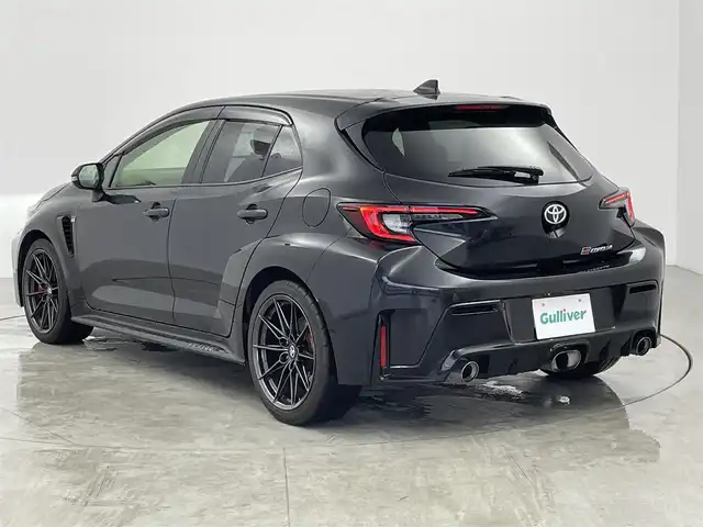 トヨタ ＧＲカローラ RZ 愛知県 2023(令5)年 1.8万km プレシャスブラックパール 6速MT/4WD/GR専用装備/　　・専用セミバケットフロントシート/　　・専用レッドシートベルト/　　・3本出しマフラー/　　・GRキャリパー/　　・純正メタルスターチタンブラック塗装18インチアルミホイール/　　・フロアマット/純正8インチコネクテッドナビ対応ディスプレイオーディオPlus/JBLプレミアムサウンド/フルセグTV/HUD/ビルトインETC/トヨタセーフティセンス　/　　・プリクラッシュセーフティ/　　・レーンディバーチャーアラート/　　・レーダークルーズコントロール/　　・ロードサインアシスト/　　・オートマチックハイビーム/ブラインドスポットモニター/スマートキー