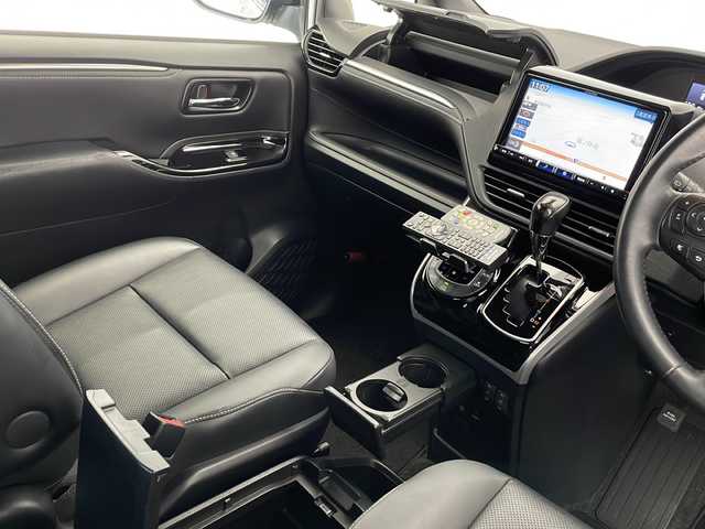 トヨタ エスクァイア Gi 長野県 2020(令2)年 4.1万km ホワイトパールクリスタルシャイン ALPINEナビ&フルセグTV&CD&DVD&USB&BT/ALPINEフリップダウンモニター/クルーズコントロール/レーンディパーチャーアラート/車線逸脱警報/プリクラッシュセーフティ/クリアランスソナー/パーキングサポートブレーキ/オートマチックハイビーム/先行車発進告知/社外前方ドライブレコーダー/両側パワースライドドア/合皮シート/前席シートヒーター/ステアリングスイッチ/ウォークスルー/2列目サンシェード/バックカメラ/ビルトインETC/LEDヘッドライト/オートライト/フロントフォグランプ/電動格納ミラー/ウィンカーミラー/純正15インチAW装着/社外フロアマット/ドアバイザー/プッシュスタート/スマートキー
