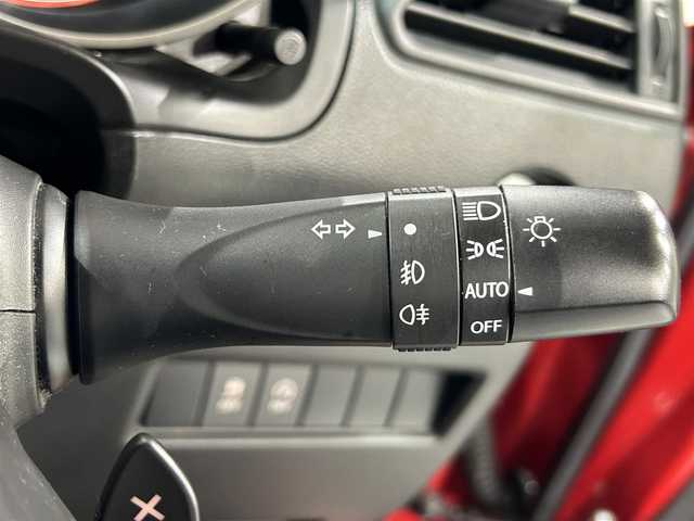 スズキ スイフト HYBRID RS 愛知県 2017(平29)年 5.4万km バーニングレッドPM 純正ＳＤナビ　/（Bluetooth/地デジ/SD/CD・DVD再生/iPod/FM/AM)/シートヒーター　/ＬＥＤヘッドライト　/バックカメラ　/パドルシフト　/プッシュスタート　/　　-スマートキー/横滑り防止　/ＥＴＣ　/アイドリングストップ　/純正フロアマット　/純正16インチAW/フォグランプ/ステアリンスイッチ