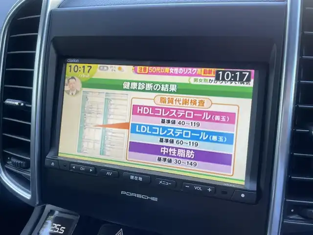 ポルシェ カイエン S E－ハイブリッド 埼玉県 2017(平29)年 4.9万km ピュアホワイト /4WD//純正メモリナビ//ワンセグTV//CD/DVD/Bluetooth//黒レザーシート//前2席パワーシート//前2席シートヒーター//クルーズコントロール//ETC//キーレス//キセノン//パワーバックドア//W.サイド.カーテンエアバッグ//ABS//横滑り防止装置//Fフォグランプ//オートライト//純正18インチAW//新車時保証書//取扱説明書//ナビ取説//スペアキー