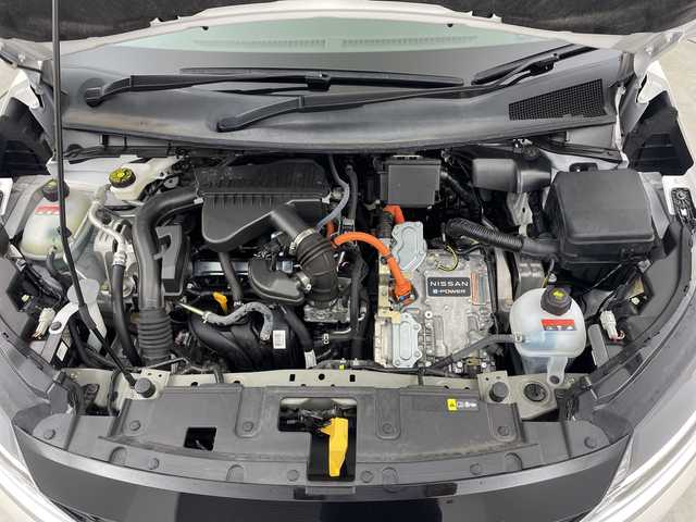 日産 ノート X 三重県 2023(令5)年 2.6万km ピュアホワイトパール 禁煙車/社外ナビ/・AM/FM/CD/DVD/iPod/Bluetooth/エマージェンシーブレーキ/バックカメラ/オートハイビーム/オートライト/ドライブレコーダー/ETC/電動パーキング/プッシュスタート/スマートキー/スペアキー/LEDヘッドライト/360°セーフティ/駐車支援/速度標識表示/標識検知支援