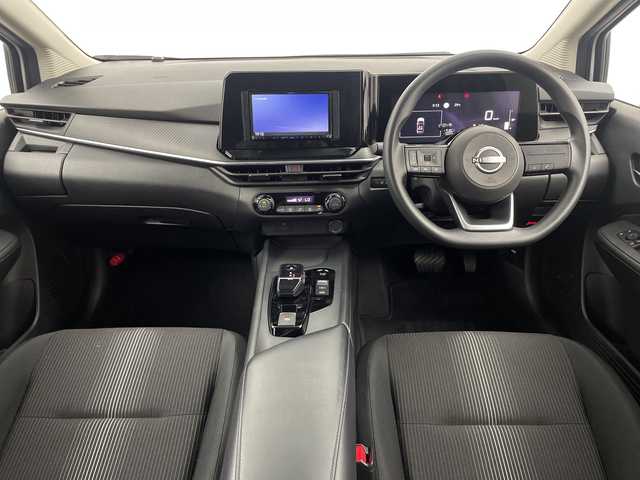 日産 ノート X 三重県 2023(令5)年 2.6万km ピュアホワイトパール 禁煙車/社外ナビ/・AM/FM/CD/DVD/iPod/Bluetooth/エマージェンシーブレーキ/バックカメラ/オートハイビーム/オートライト/ドライブレコーダー/ETC/電動パーキング/プッシュスタート/スマートキー/スペアキー/LEDヘッドライト/360°セーフティ/駐車支援/速度標識表示/標識検知支援
