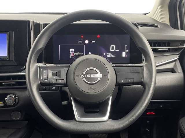 日産 ノート X 三重県 2023(令5)年 2.6万km ピュアホワイトパール 禁煙車/社外ナビ/・AM/FM/CD/DVD/iPod/Bluetooth/エマージェンシーブレーキ/バックカメラ/オートハイビーム/オートライト/ドライブレコーダー/ETC/電動パーキング/プッシュスタート/スマートキー/スペアキー/LEDヘッドライト/360°セーフティ/駐車支援/速度標識表示/標識検知支援