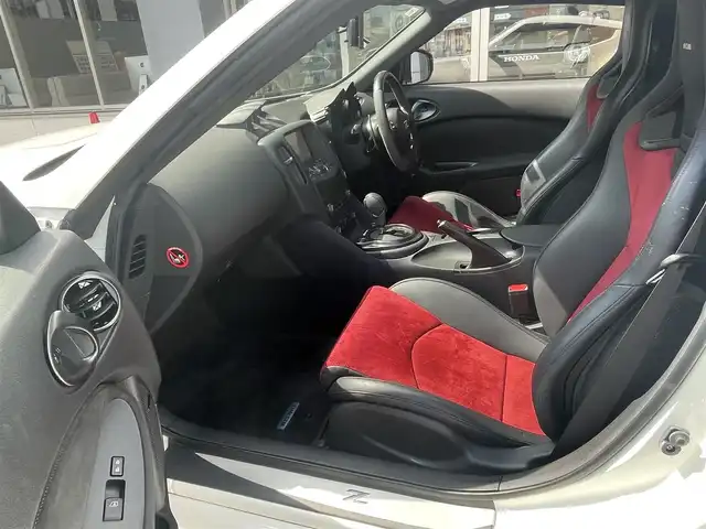 日産 フェアレディ Ｚ ニスモ 愛知県 2019(令1)年 6.5万km ブリリアントホワイトパール AIS検査実施済　評価点4.5点　/ワンオーナー　/メーカーＨＤＤナビ　/バックカメラ　/ハーフレザー　/パドルシフト　/ＨＩＤヘッド　/ＢＯＳＥプレミアムサウンド　/オートライト　/インテリジェントキー　/ドライブレコーダー　/スペアキー　/保証書　/説明書