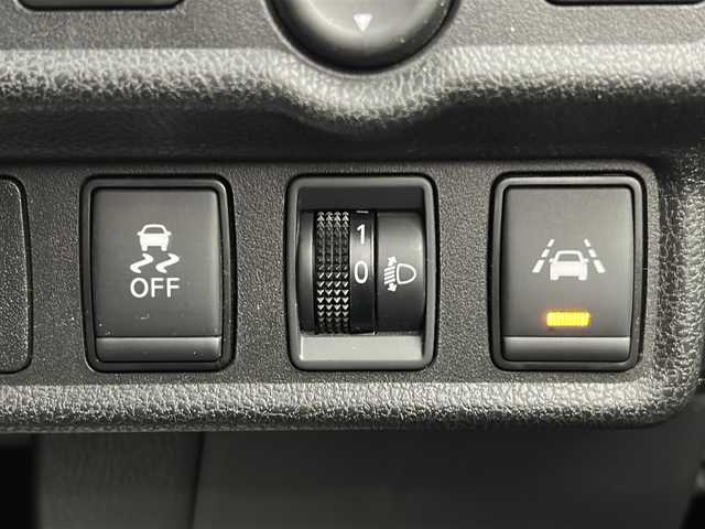 日産 ノート X 宮城県 2019(平31)年 3.8万km インペリアルアンバーP 禁煙車/エマージェンシーブレーキ/車線逸脱支援システム/デジタルインナーミラー/純正7インチナビ/・BT.CD.SD.AUX/・フルセグTV/プッシュスタート/スマートキー/横滑り防止/アイドリングストップ/LEDヘッドライト/社外フロアマット/ドアバイザー/オートエアコン/電格ミラー