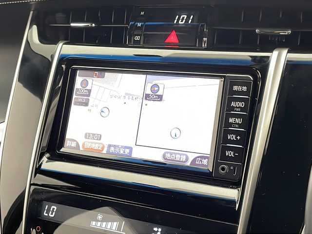 トヨタ ハリアー グランド 宮崎県 2017(平29)年 2.2万km ホワイトパールクリスタルシャイン 純正ナビ(NSCD-W66)/CD/DVD/AM/FM/SD/BT/衝突軽減ブレーキ/レーダークルーズコントロール/スマートキー　スペア1本/ステアリングスイッチ/オートライト/バックカメラ/フォグライト/電動格納ミラー/フロアマット/ETC