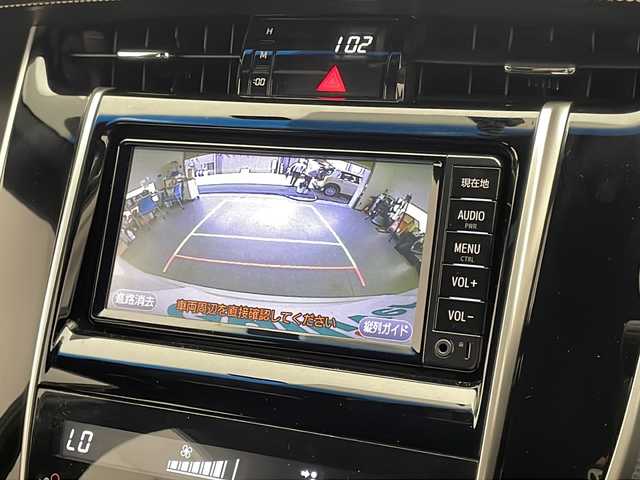 トヨタ ハリアー グランド 宮崎県 2017(平29)年 2.2万km ホワイトパールクリスタルシャイン 純正ナビ(NSCD-W66)/CD/DVD/AM/FM/SD/BT/衝突軽減ブレーキ/レーダークルーズコントロール/スマートキー　スペア1本/ステアリングスイッチ/オートライト/バックカメラ/フォグライト/電動格納ミラー/フロアマット/ETC