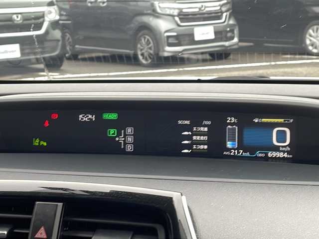 トヨタ プリウス Sセーフティプラス 新潟県 2019(平31)年 7万km ホワイトパールクリスタルシャイン 純正9インチナビ(NSZT-Y68T)/(Bluetooth/CD/DVD/FM/AM)/フルセグテレビ/バックカメラ/プリクラッシュセーフティー/ビルトインETC/ウィンカーミラー/プッシュスタート/ドアバイザー/オートライト/パーキングアシスト/ウィンカーミラー/電動格納ミラー