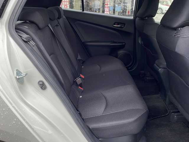 トヨタ プリウス Sセーフティプラス 新潟県 2019(平31)年 7万km ホワイトパールクリスタルシャイン 純正9インチナビ(NSZT-Y68T)/(Bluetooth/CD/DVD/FM/AM)/フルセグテレビ/バックカメラ/プリクラッシュセーフティー/ビルトインETC/ウィンカーミラー/プッシュスタート/ドアバイザー/オートライト/パーキングアシスト/ウィンカーミラー/電動格納ミラー