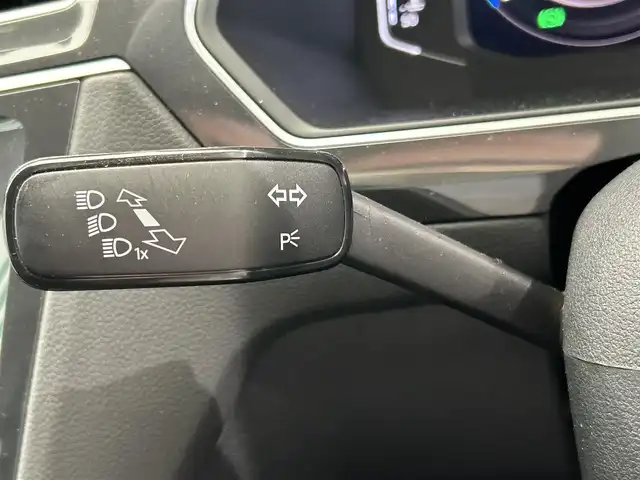 フォルクスワーゲン ティグアン TDI 4モーション ハイライン 鹿児島県 2019(令1)年 3.2万km アトランティックブルーメタリック 禁煙車/純正ナビ/　・Bluetooth/　・CD/DVD/　・AppleCarplay/　・AndroidAuto/　・SDカード/　・フルセグTV/全周囲カメラ/ブラインドスポットモニター/ヘッドアップディスプレイ/電動パーキングブレーキ/オートブレーキホールド/3ゾーンフルオートエアーコンディショナー/(運転席/助手席/後席独立調整、自動内気循環機能付)/運転席メモリーシート/全席シートヒーター/ビルトインETC2.0/電動リアゲート/電動格納ミラー/純正アルミホイール/LEDヘッドライト/フォグランプ/ワンオーナー