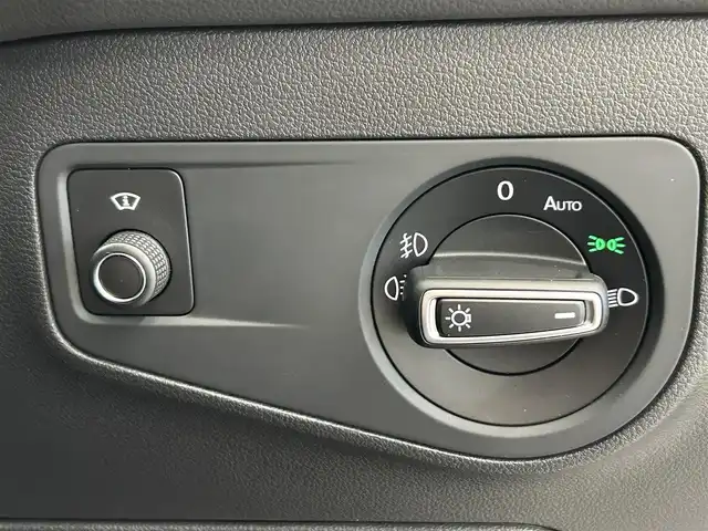 フォルクスワーゲン ティグアン TDI 4モーション ハイライン 鹿児島県 2019(令1)年 3.2万km アトランティックブルーメタリック 禁煙車/純正ナビ/　・Bluetooth/　・CD/DVD/　・AppleCarplay/　・AndroidAuto/　・SDカード/　・フルセグTV/全周囲カメラ/ブラインドスポットモニター/ヘッドアップディスプレイ/電動パーキングブレーキ/オートブレーキホールド/3ゾーンフルオートエアーコンディショナー/(運転席/助手席/後席独立調整、自動内気循環機能付)/運転席メモリーシート/全席シートヒーター/ビルトインETC2.0/電動リアゲート/電動格納ミラー/純正アルミホイール/LEDヘッドライト/フォグランプ/ワンオーナー