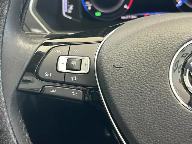 フォルクスワーゲン ティグアン TDI 4モーション ハイライン 鹿児島県 2019(令1)年 3.2万km アトランティックブルーメタリック 禁煙車/純正ナビ/　・Bluetooth/　・CD/DVD/　・AppleCarplay/　・AndroidAuto/　・SDカード/　・フルセグTV/全周囲カメラ/ブラインドスポットモニター/ヘッドアップディスプレイ/電動パーキングブレーキ/オートブレーキホールド/3ゾーンフルオートエアーコンディショナー/(運転席/助手席/後席独立調整、自動内気循環機能付)/運転席メモリーシート/全席シートヒーター/ビルトインETC2.0/電動リアゲート/電動格納ミラー/純正アルミホイール/LEDヘッドライト/フォグランプ/ワンオーナー