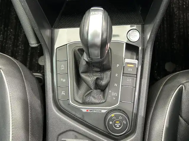 フォルクスワーゲン ティグアン TDI 4モーション ハイライン 鹿児島県 2019(令1)年 3.2万km アトランティックブルーメタリック 禁煙車/純正ナビ/　・Bluetooth/　・CD/DVD/　・AppleCarplay/　・AndroidAuto/　・SDカード/　・フルセグTV/全周囲カメラ/ブラインドスポットモニター/ヘッドアップディスプレイ/電動パーキングブレーキ/オートブレーキホールド/3ゾーンフルオートエアーコンディショナー/(運転席/助手席/後席独立調整、自動内気循環機能付)/運転席メモリーシート/全席シートヒーター/ビルトインETC2.0/電動リアゲート/電動格納ミラー/純正アルミホイール/LEDヘッドライト/フォグランプ/ワンオーナー