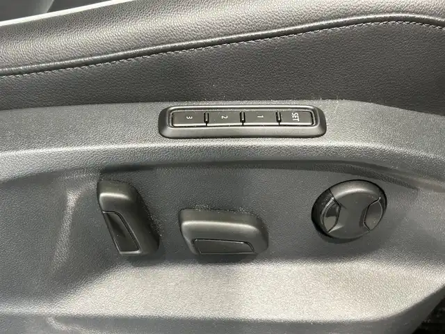 フォルクスワーゲン ティグアン TDI 4モーション ハイライン 鹿児島県 2019(令1)年 3.2万km アトランティックブルーメタリック 禁煙車/純正ナビ/　・Bluetooth/　・CD/DVD/　・AppleCarplay/　・AndroidAuto/　・SDカード/　・フルセグTV/全周囲カメラ/ブラインドスポットモニター/ヘッドアップディスプレイ/電動パーキングブレーキ/オートブレーキホールド/3ゾーンフルオートエアーコンディショナー/(運転席/助手席/後席独立調整、自動内気循環機能付)/運転席メモリーシート/全席シートヒーター/ビルトインETC2.0/電動リアゲート/電動格納ミラー/純正アルミホイール/LEDヘッドライト/フォグランプ/ワンオーナー