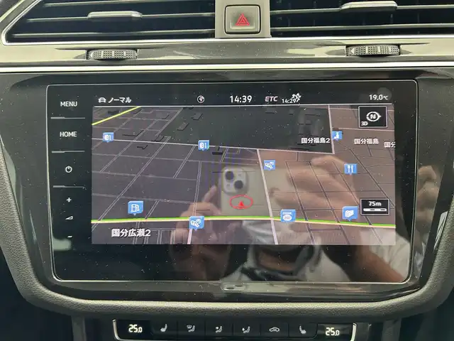 フォルクスワーゲン ティグアン TDI 4モーション ハイライン 鹿児島県 2019(令1)年 3.2万km アトランティックブルーメタリック 禁煙車/純正ナビ/　・Bluetooth/　・CD/DVD/　・AppleCarplay/　・AndroidAuto/　・SDカード/　・フルセグTV/全周囲カメラ/ブラインドスポットモニター/ヘッドアップディスプレイ/電動パーキングブレーキ/オートブレーキホールド/3ゾーンフルオートエアーコンディショナー/(運転席/助手席/後席独立調整、自動内気循環機能付)/運転席メモリーシート/全席シートヒーター/ビルトインETC2.0/電動リアゲート/電動格納ミラー/純正アルミホイール/LEDヘッドライト/フォグランプ/ワンオーナー