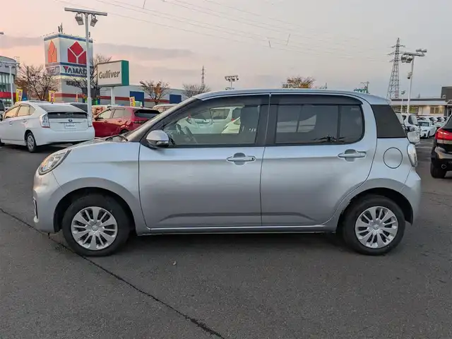 トヨタ パッソ モーダ　S 福井県 2018(平30)年 10.8万km シルバー 純正SDナビ（NSCD-W66）/・（ワンセグTV/CD/Bluetooth）/バックカメラ/スマートアシスト/アイドリングストップ/横滑り防止装置/エンジンスタートボタン/ETC/オートLEDライト/純正ホイールキャップ/純正フロアマット/スマートキー/保証書・取扱説明書