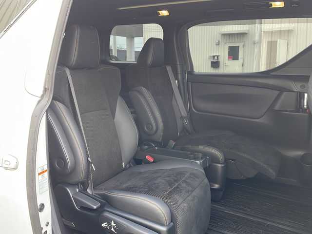 トヨタ アルファード S タイプゴールド 道北・旭川 2021(令3)年 3.4万km ラグジュアリーホワイトパールクリスタルシャインガラスフレーク /4WD//禁煙車//純正ディスプレイオーディオナビ機能付き//CD/DVD/BT/USB/フルセグ//純正フリップダウンモニター//両側パワースライドドア//パワーバックドア//ハーフレザーシート//バックカメラ//トヨタセーフティセンス//PCS/ACC/LTA/PKSB/RSA//クリアランスソナー//アイドリングストップ//オートハイビーム//オートライト//3眼LEDヘッドライト//フォグライト//オートリトラミラー//ビルトインETC2.0//前後ドライブレコーダー//純正フロアマット//ドアバイザー//プッシュスタート//保証書//取説