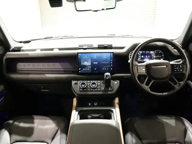ランドローバー ランドローバー ディフェンダー 110 アーバナイト22 静岡県 2022(令4)年 2.5万km グレー 衝突軽減ブレーキ　/半革　/ＭＥＲＩＤＩＡＮサウンド　/ＡＣＣ　/ＬＥＤ　/ブラックエクステリア　/３６０°カメラ　/ＣａｒＰｌａｙ　/ワイヤレス充電　/純正２２ＡＷ　/パワーシート／ヒーター／エアー