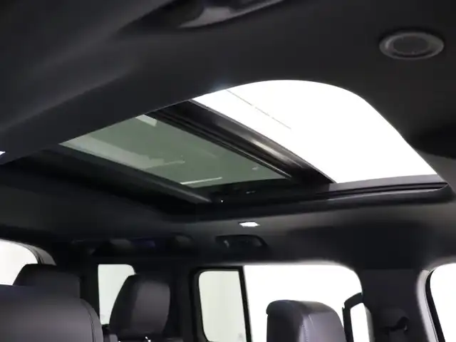 ランドローバー ランドローバー ディフェンダー 110 アーバナイト22 静岡県 2022(令4)年 2.5万km グレー 衝突軽減ブレーキ　/半革　/ＭＥＲＩＤＩＡＮサウンド　/ＡＣＣ　/ＬＥＤ　/ブラックエクステリア　/３６０°カメラ　/ＣａｒＰｌａｙ　/ワイヤレス充電　/純正２２ＡＷ　/パワーシート／ヒーター／エアー