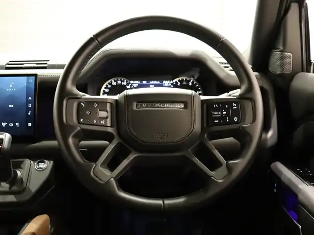 ランドローバー ランドローバー ディフェンダー 110 アーバナイト22 静岡県 2022(令4)年 2.5万km グレー 衝突軽減ブレーキ　/半革　/ＭＥＲＩＤＩＡＮサウンド　/ＡＣＣ　/ＬＥＤ　/ブラックエクステリア　/３６０°カメラ　/ＣａｒＰｌａｙ　/ワイヤレス充電　/純正２２ＡＷ　/パワーシート／ヒーター／エアー