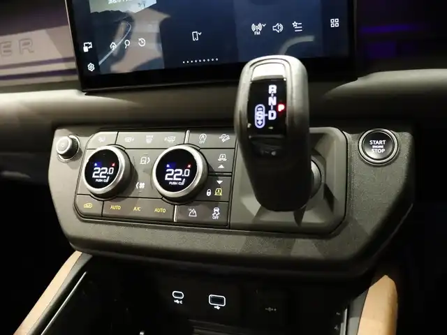 ランドローバー ランドローバー ディフェンダー 110 アーバナイト22 静岡県 2022(令4)年 2.5万km グレー 衝突軽減ブレーキ　/半革　/ＭＥＲＩＤＩＡＮサウンド　/ＡＣＣ　/ＬＥＤ　/ブラックエクステリア　/３６０°カメラ　/ＣａｒＰｌａｙ　/ワイヤレス充電　/純正２２ＡＷ　/パワーシート／ヒーター／エアー