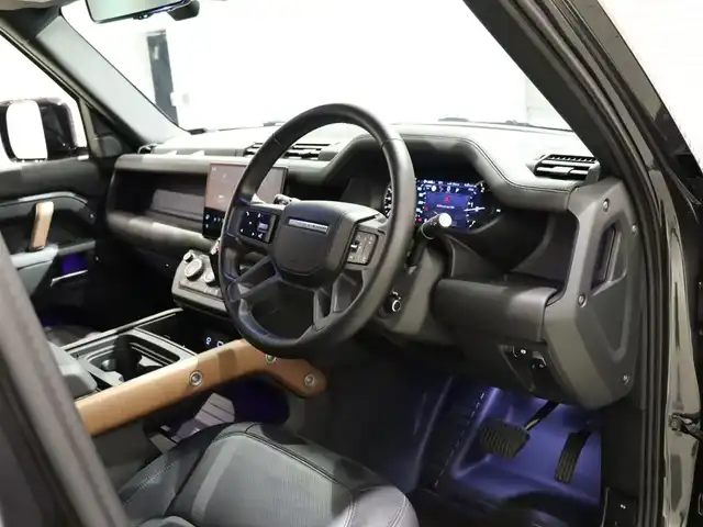 ランドローバー ランドローバー ディフェンダー 110 アーバナイト22 静岡県 2022(令4)年 2.5万km グレー 衝突軽減ブレーキ　/半革　/ＭＥＲＩＤＩＡＮサウンド　/ＡＣＣ　/ＬＥＤ　/ブラックエクステリア　/３６０°カメラ　/ＣａｒＰｌａｙ　/ワイヤレス充電　/純正２２ＡＷ　/パワーシート／ヒーター／エアー