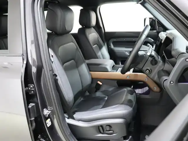 ランドローバー ランドローバー ディフェンダー 110 アーバナイト22 静岡県 2022(令4)年 2.5万km グレー 衝突軽減ブレーキ　/半革　/ＭＥＲＩＤＩＡＮサウンド　/ＡＣＣ　/ＬＥＤ　/ブラックエクステリア　/３６０°カメラ　/ＣａｒＰｌａｙ　/ワイヤレス充電　/純正２２ＡＷ　/パワーシート／ヒーター／エアー