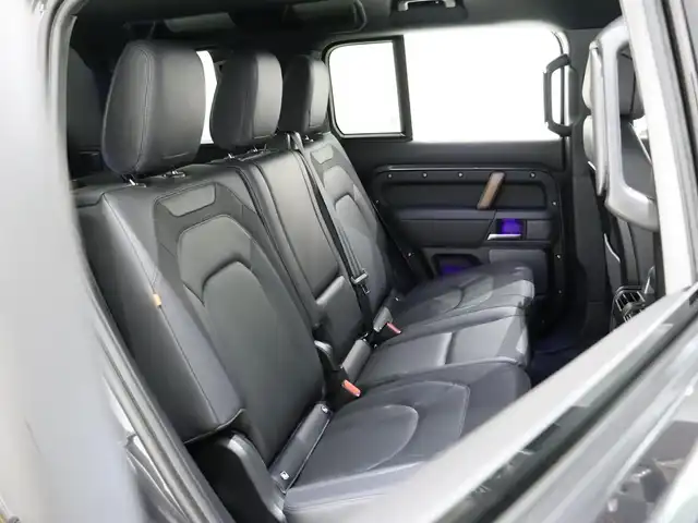 ランドローバー ランドローバー ディフェンダー 110 アーバナイト22 静岡県 2022(令4)年 2.5万km グレー 衝突軽減ブレーキ　/半革　/ＭＥＲＩＤＩＡＮサウンド　/ＡＣＣ　/ＬＥＤ　/ブラックエクステリア　/３６０°カメラ　/ＣａｒＰｌａｙ　/ワイヤレス充電　/純正２２ＡＷ　/パワーシート／ヒーター／エアー