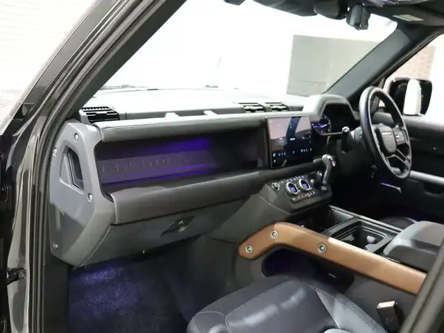 ランドローバー ランドローバー ディフェンダー 110 アーバナイト22 静岡県 2022(令4)年 2.5万km グレー 衝突軽減ブレーキ　/半革　/ＭＥＲＩＤＩＡＮサウンド　/ＡＣＣ　/ＬＥＤ　/ブラックエクステリア　/３６０°カメラ　/ＣａｒＰｌａｙ　/ワイヤレス充電　/純正２２ＡＷ　/パワーシート／ヒーター／エアー