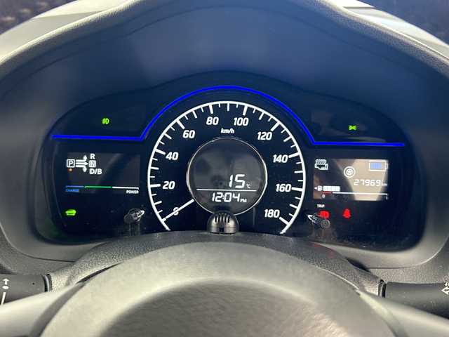 日産 ノート e－パワー メダリスト 福島県 2017(平29)年 2.8万km シャイニングブルー /禁煙車//全周囲モニター//純正ナビ//クリアランスソナー//ＬＥＤライト//ＥＴＣ//インテリジェントルームーミラー//オートライト//フォグライト//ＢＴ//スマートキー//エマージェンシーブレーキ//純正１５インチＡＷ付タイヤ//取扱説明書//保証書//スペアキー有り