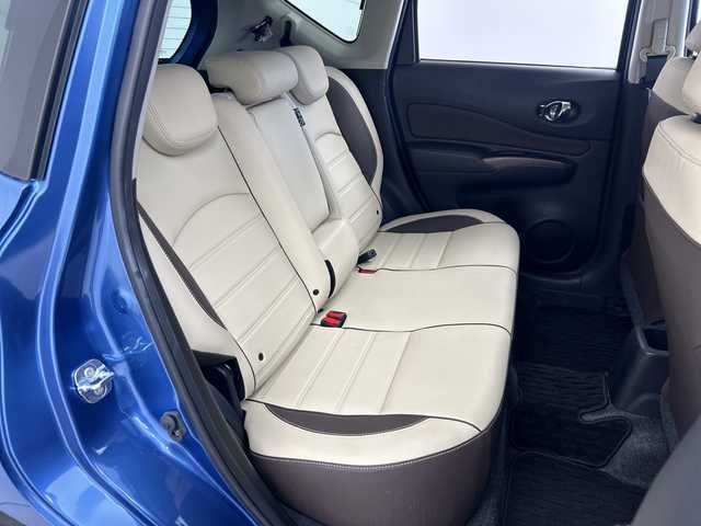 日産 ノート e－パワー メダリスト 福島県 2017(平29)年 2.8万km シャイニングブルー /禁煙車//全周囲モニター//純正ナビ//クリアランスソナー//ＬＥＤライト//ＥＴＣ//インテリジェントルームーミラー//オートライト//フォグライト//ＢＴ//スマートキー//エマージェンシーブレーキ//純正１５インチＡＷ付タイヤ//取扱説明書//保証書//スペアキー有り