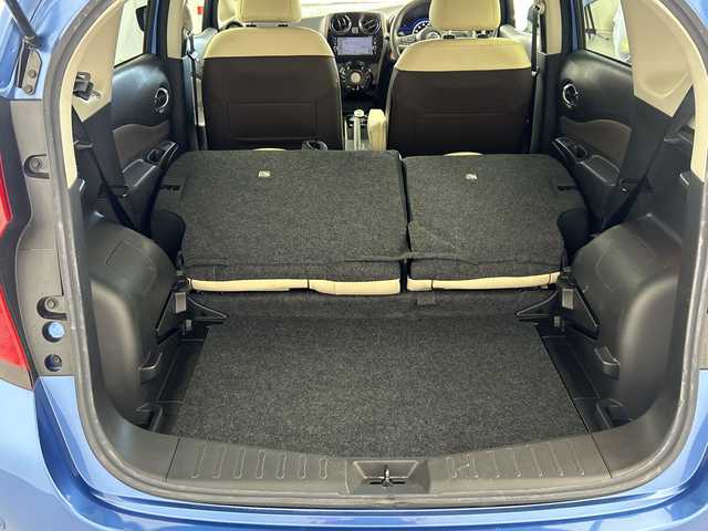 日産 ノート e－パワー メダリスト 福島県 2017(平29)年 2.8万km シャイニングブルー /禁煙車//全周囲モニター//純正ナビ//クリアランスソナー//ＬＥＤライト//ＥＴＣ//インテリジェントルームーミラー//オートライト//フォグライト//ＢＴ//スマートキー//エマージェンシーブレーキ//純正１５インチＡＷ付タイヤ//取扱説明書//保証書//スペアキー有り