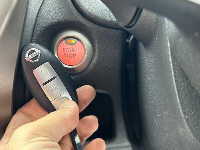 日産 ノート e－パワー メダリスト 福島県 2017(平29)年 2.8万km シャイニングブルー /禁煙車//全周囲モニター//純正ナビ//クリアランスソナー//ＬＥＤライト//ＥＴＣ//インテリジェントルームーミラー//オートライト//フォグライト//ＢＴ//スマートキー//エマージェンシーブレーキ//純正１５インチＡＷ付タイヤ//取扱説明書//保証書//スペアキー有り