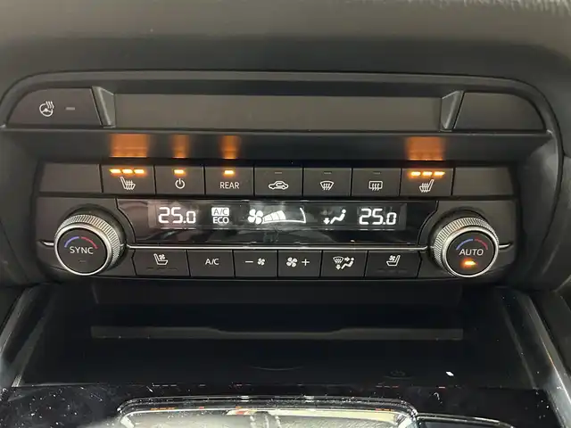 マツダ ＣＸ－８ XD Lパッケージ 大阪府 2022(令4)年 3.3万km スノーフレイクホワイトパールマイカ 赤革シート BOSEサウンド 純正10.25incナビTV 360カメラ フリップダウンモニター パワーシート/ヒーター/エアコン ハンドルヒーター 電動リアゲート ヘッドアップディスプレイ レーダーC 衝突軽減B レーンアシスト