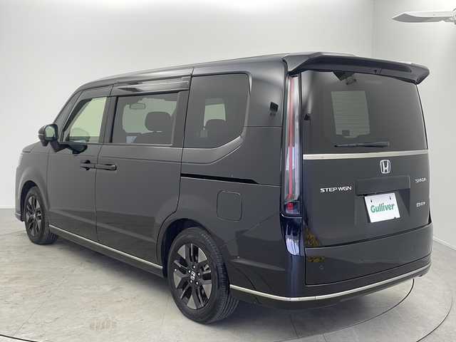ホンダ ステップワゴン スパーダ eHEV 大阪府 2022(令4)年 5.4万km クリスタルブラックパール 純正９インチナビ/【BT/フルセグTV/USB/AppleCarPlay/AndroidAuto]/純正15.6インチ後席モニター/全方位カメラ/ETC/ドライブレコーダー前後/両側パワースライドドア/ブラインドスポットモニター/衝突被害軽減システム/クルーズコントロール追従/オートライト/コーナーセンサー前後/オットマン/シートバックテーブル/ハーフレザーシート/純正16インチＡＷ/純正フロアマット