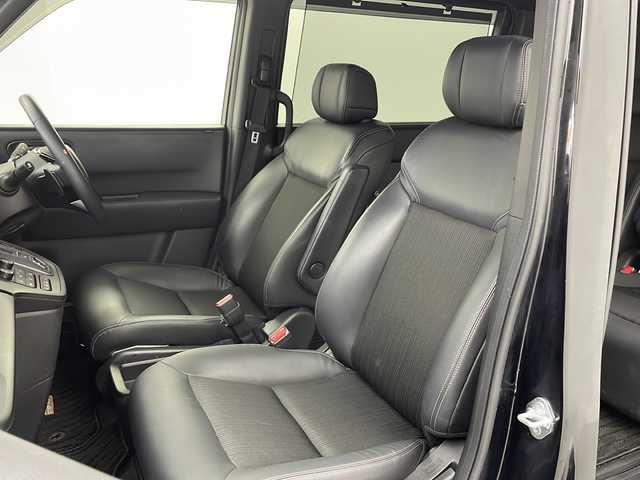 ホンダ ステップワゴン スパーダ eHEV 大阪府 2022(令4)年 5.4万km クリスタルブラックパール 純正９インチナビ/【BT/フルセグTV/USB/AppleCarPlay/AndroidAuto]/純正15.6インチ後席モニター/全方位カメラ/ETC/ドライブレコーダー前後/両側パワースライドドア/ブラインドスポットモニター/衝突被害軽減システム/クルーズコントロール追従/オートライト/コーナーセンサー前後/オットマン/シートバックテーブル/ハーフレザーシート/純正16インチＡＷ/純正フロアマット