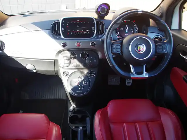 アバルト ５９５ ツーリズモ 埼玉県 2019(令1)年 1.3万km ホワイト 純正ディスプレイオーディオ/・Bluetoothオーディオ/FM/AM/赤合皮シート/純正17インチAW/HIDヘッドライト/パドルシフト/コーナーセンサー（後ろのみ）/純正フロアマット/ETC