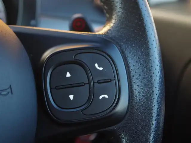 アバルト ５９５ ツーリズモ 埼玉県 2019(令1)年 1.3万km ホワイト 純正ディスプレイオーディオ/・Bluetoothオーディオ/FM/AM/赤合皮シート/純正17インチAW/HIDヘッドライト/パドルシフト/コーナーセンサー（後ろのみ）/純正フロアマット/ETC