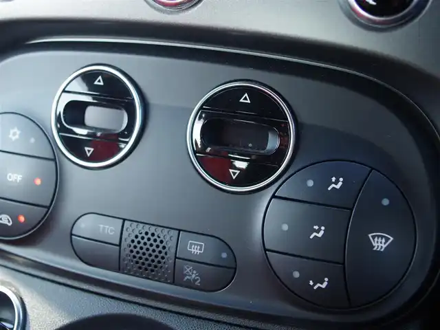 アバルト ５９５ ツーリズモ 埼玉県 2019(令1)年 1.3万km ホワイト 純正ディスプレイオーディオ/・Bluetoothオーディオ/FM/AM/赤合皮シート/純正17インチAW/HIDヘッドライト/パドルシフト/コーナーセンサー（後ろのみ）/純正フロアマット/ETC