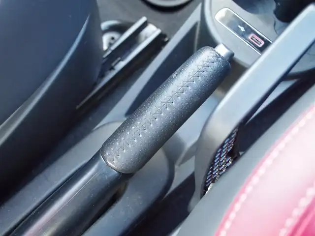 アバルト ５９５ ツーリズモ 埼玉県 2019(令1)年 1.3万km ホワイト 純正ディスプレイオーディオ/・Bluetoothオーディオ/FM/AM/赤合皮シート/純正17インチAW/HIDヘッドライト/パドルシフト/コーナーセンサー（後ろのみ）/純正フロアマット/ETC