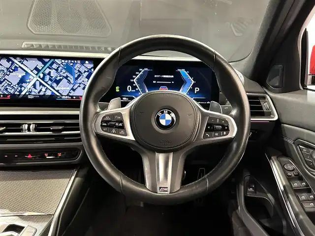 ＢＭＷ ３２０ｄ xDrive Mスポーツ 道央・札幌 2023(令5)年 1.1万km メルボルンレッド コンフォートpkg/　・オートマチック・トランク・リッド・オペレーション/　・サンプロテクション・ガラス/ドライビング・アシスト・プロフェッショナル/　・高速道路渋滞時ハンズ・オフ・アシスト/　・トラフィック・サイン・アシスト/　・ACC/　・ステアリング＆レーン・コントロール・アシスト/　・レーン・ディパーチャー・ウォーニング/　・レーン・チェンジ・ウォーニング/　・レーン・キーピング・アシスト/　・クロス・トラフィック・ウォーニング/　・クロスロード・ウォーニング/　・前車接近警告機能/　・後車衝突警告機能/　・衝突回避・被害軽減ブレーキ/　・エマージェンシー・ストップ・アシスト/パーキング・アシスト・プラス/　・アクティブPDC/　・PDC(フロント・リア、ビジュアル表示機能付)/　・パーキング・アシスト/　・リバース・アシスト/　・サラウンド・ビュー・システム/HUD/電動フロント・シート/電動フロント・シート(運転席メモリー付き)/シート・ヒーティング/純正18インチAW/LEDヘッドライト/オートライト/ETC