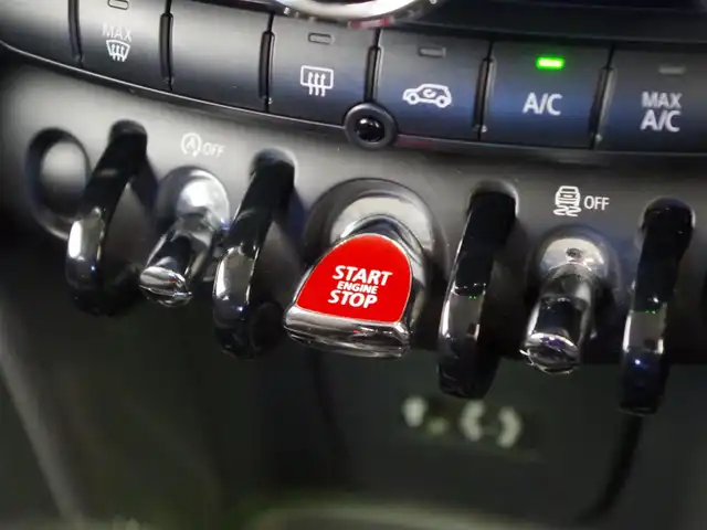 ＭＩＮＩ ＢＭＷ ミニ クーパー 岐阜県 2017(平29)年 7.8万km 赤Ⅱ 純正ナビ/バックカメラ/LEDヘッドライト/オートワイパー/ディスプレイリング/スマートキー