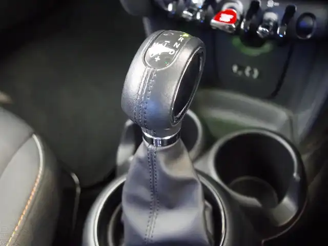 ＭＩＮＩ ＢＭＷ ミニ クーパー 岐阜県 2017(平29)年 7.8万km 赤Ⅱ 純正ナビ/バックカメラ/LEDヘッドライト/オートワイパー/ディスプレイリング/スマートキー