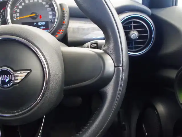 ＭＩＮＩ ＢＭＷ ミニ クーパー 岐阜県 2017(平29)年 7.8万km 赤Ⅱ 純正ナビ/バックカメラ/LEDヘッドライト/オートワイパー/ディスプレイリング/スマートキー