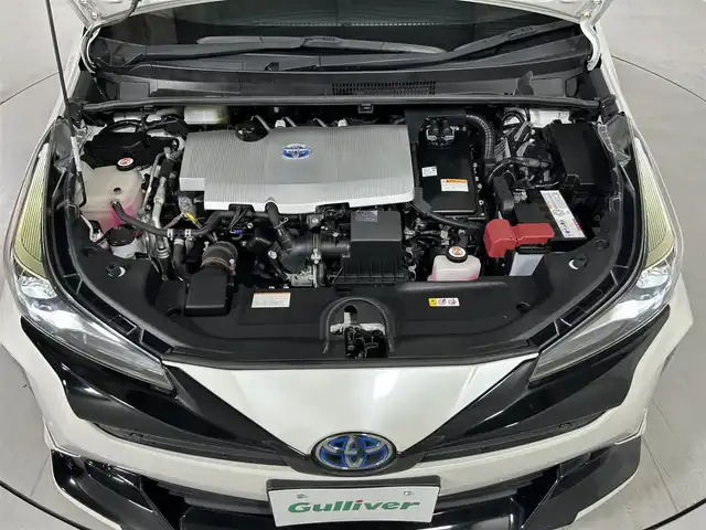 トヨタ プリウス Sツーリングセレクション 佐賀県 2019(令1)年 5.5万km ホワイトパールクリスタルシャイン 後期型モデル/９インチ純正ナビ/AM/FM/フルセグTV/Bluetooth/バックカメラ/革巻きステアリング/ステアリングスイッチ/LEDヘッドライト/TRDエアロ/合皮シート/シートヒーター/トヨタセーフティセンス/ETC/プッシュスタート/フロアマット/ドアバイザー